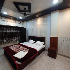 Raghuvanshi Paying Varanasi